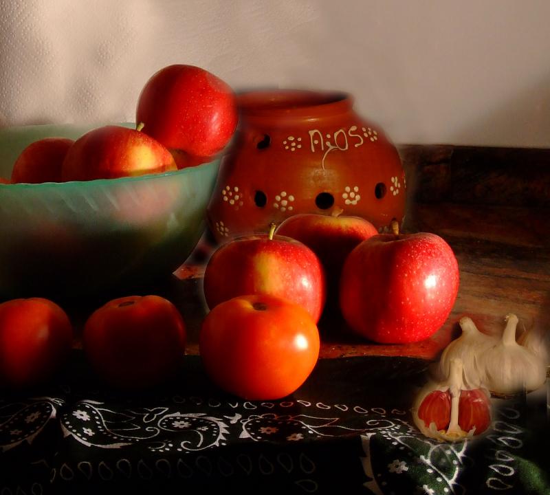 tomates,manzanas y ajos (Julián Nuévalos Montés)