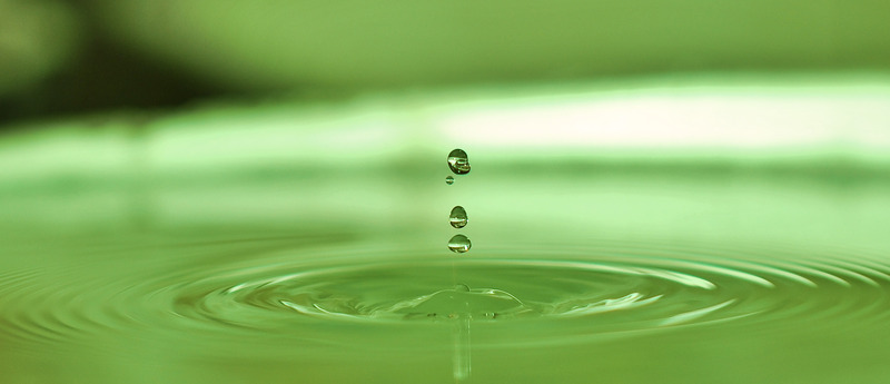 green water drop (Fabian Rizo)