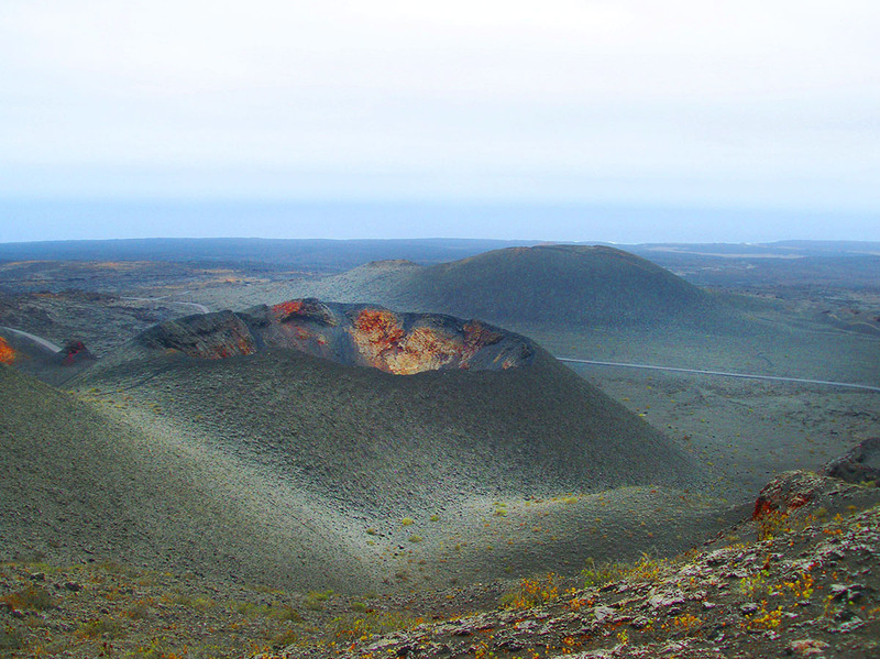 Tierra volcanica de Lanzarote. (Gala Vydrina)