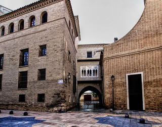 Arco del De&aacute;n con calle Palafox....  (Zaragoza) (JLuis San Agust&iacute;n)
