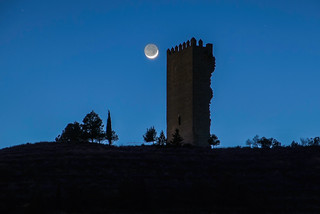 La luna y las ruinas.... (JLuis San Agust&iacute;n)