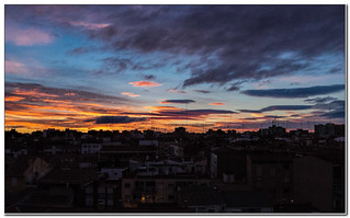 Amanece en el barrio...... (JLuis San Agust&iacute;n)