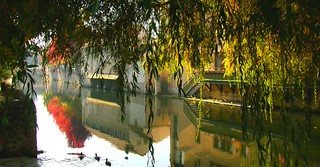 Chartres (Eure-et-Loir, R&eacute;gion Centre, Fr) - Reflets d'automne dans l'Eure (caminanteK)