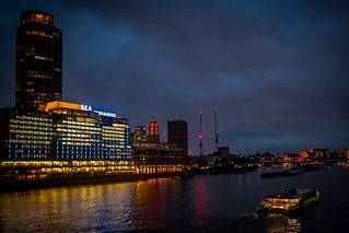 Night Lights Over the Thames (marc.barrot)