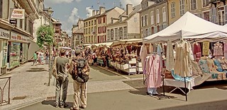 Bagn&egrave;res-de-Bigorre (Hautes-Pyr&eacute;n&eacute;es, Occitanie, FR) &ndash; Jour de march&eacute; (caminanteK)