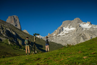 Monta&ntilde;eros en el Collado Pand&eacute;bano (Manuel C G)
