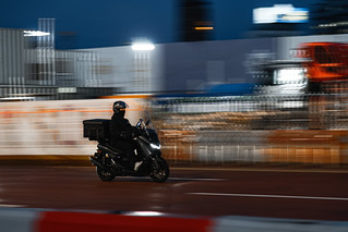 Motorcycle in Seoul (Maxv8888)