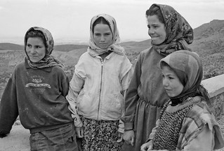 grupo de j&oacute;venes, Marruecos, 1998. (Luis M&ordf; Lainsa)