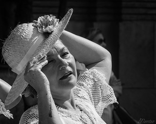 Mujer con sombrero (Egg2704)