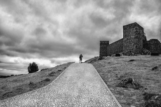 Donde la piedra a&uacute;n recuerda... (B.Rufo)