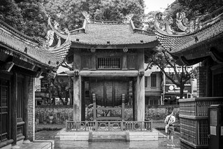 Worshipping in Van Mieu (marc.barrot)