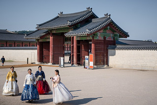 Visitors in Gyeongbokgung (marc.barrot)