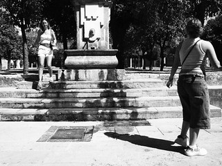 Fotograf&iacute;a callejera, Fuente del Cinamomo - JosCar - 160626 - 1 (124) (Jos&eacute; Carlos Cabello)