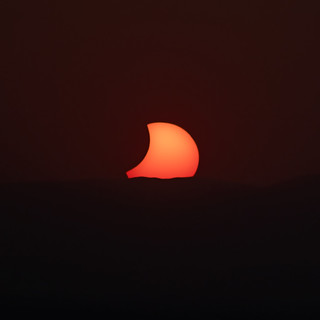Puesta del Sol eclipsado y sin filtro ya (lebeauserge.es)