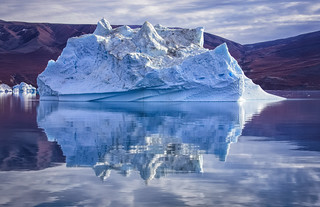 Sailing to East Greenland (yan08865)