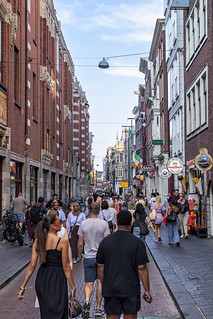 Subiendo por Warmoesstraat (lebeauserge.es)