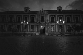 La noche humedece la historia... (B.Rufo)