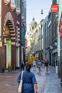 Detr&aacute;s de Primark Damrak (lebeauserge.es)