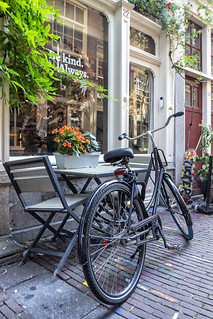 Calle Sint Nicolaasstraat (2) (lebeauserge.es)