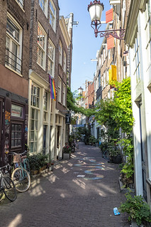 Calle Sint Nicolaasstraat (1) (lebeauserge.es)