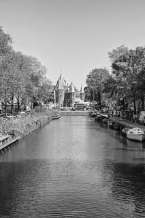 Puente Bushuis con el viejo monasterio Grey Brothers al fondo (lebeauserge.es)