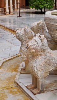 Detalle de La Fuente de Los Leones de La Alambra, Granada, Espa&ntilde;a (Santos M. R.)