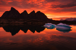Mystery  light  in   East Greenland (yan08865)