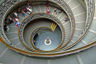 Escalera el&iacute;ptica - Museos Vaticanos. Roma. (Luis M&ordf; Lainsa)