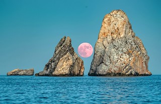 Lluna plena entre Medes. (josepponsibusquet.)