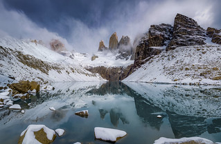 Torres del Paine Viewpoint (yan08865)
