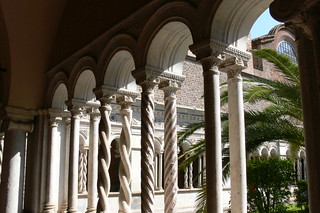 Claustro. (Luis M&ordf; Lainsa)