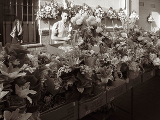 Fores en el mercadillo. (J.G.Sansano)
