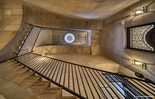Looking up - Institut d'Estudis Catalans / Barcelona (carlosk75LM)