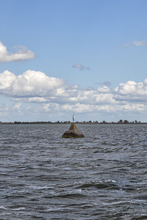 Una boya en la bah&iacute;a de Bah&iacute;a de Gouwzee (lebeauserge.es)