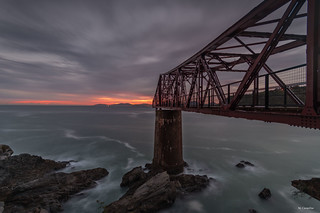 Mientras amanec&iacute;a (Manuel C G)