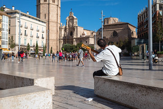 Animando la plaza. (J.G.Sansano)
