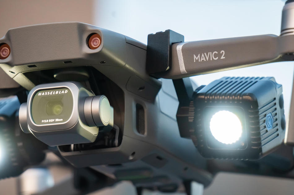 Lume Cube Mavic 2 Lightning Kit montado