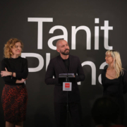 Tanit Plana, Es lo que es