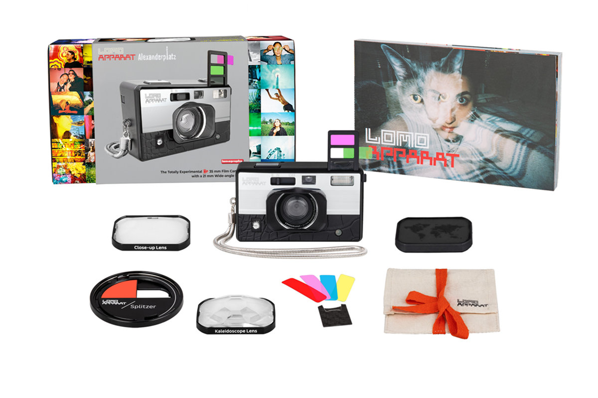 lomoapparat__alexanderplatz__packaging-contents__on-white